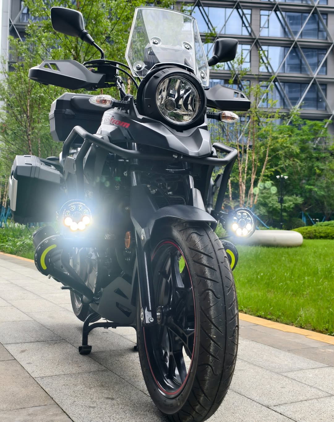 Advanced Lighting Technology in the D09 Series
